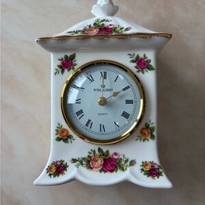 Royal Albert old country roses carriage Clock